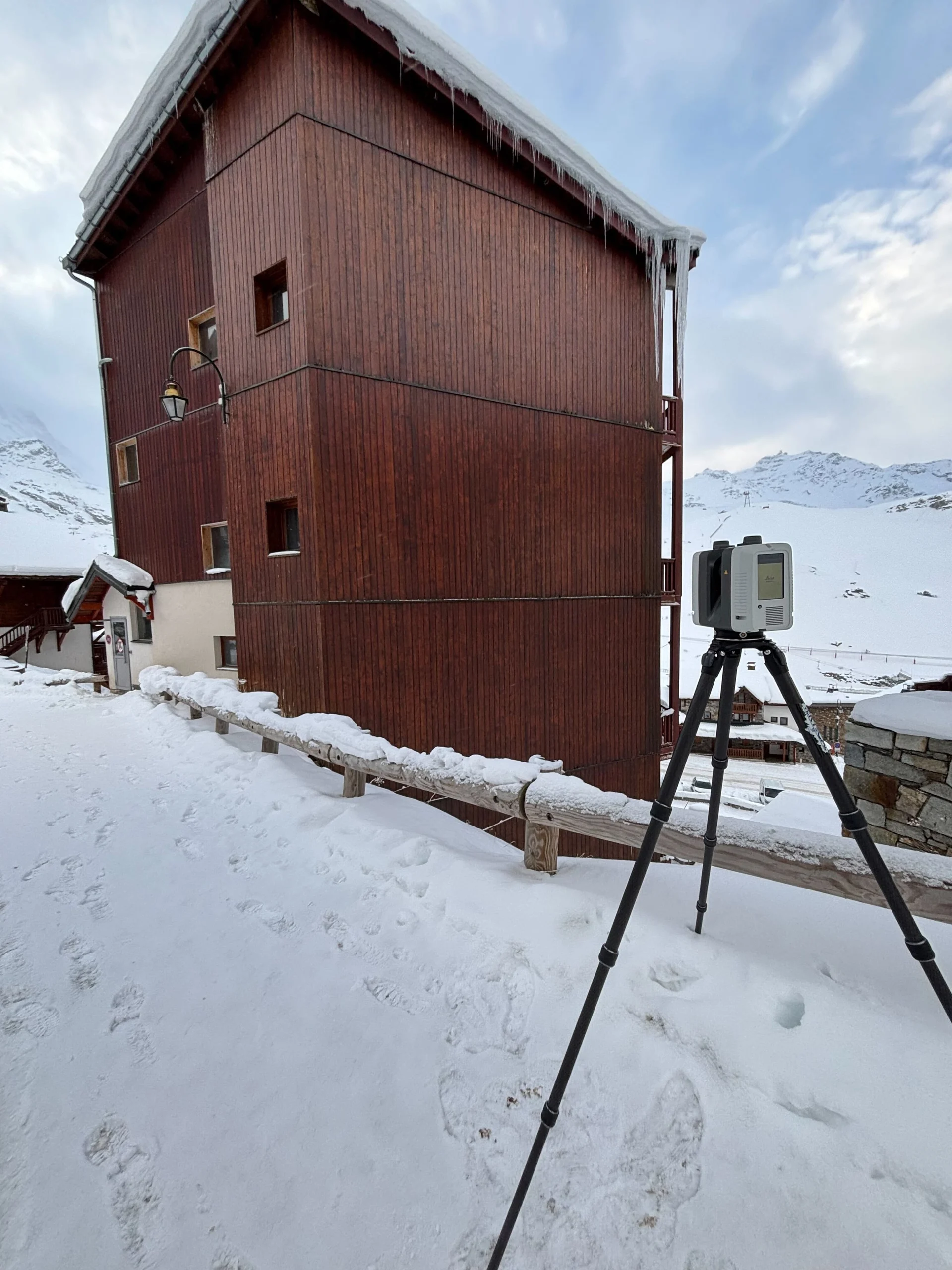 Scan 3d immeuble val thorens relevé laser façade station montagne savoie
