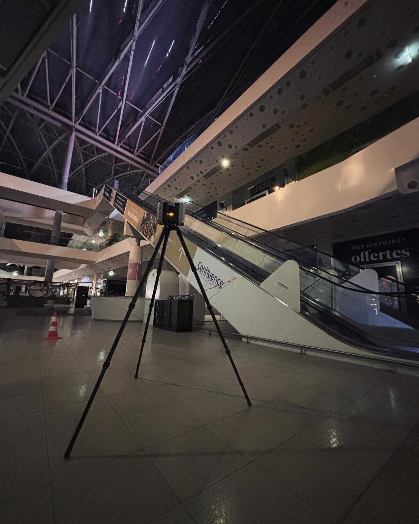 Scan 3d centre commercial confluence lyon relevé laser galerie marchande intérieur