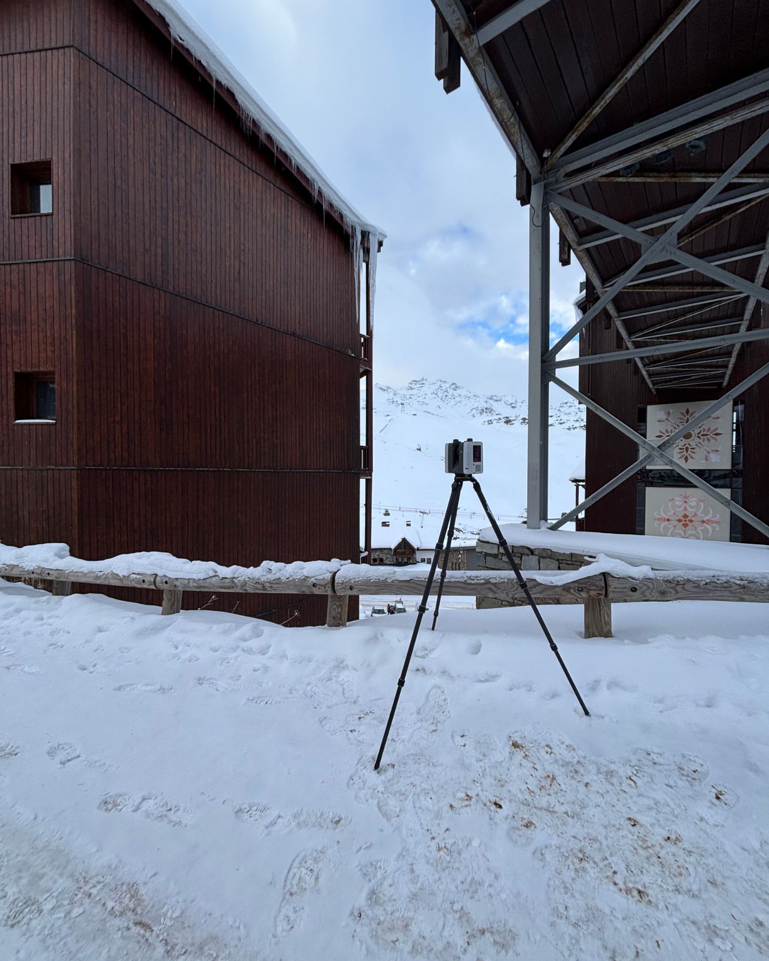 Scan 3d immeuble val thorens relevé laser façade station montagne savoie